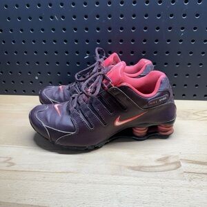 Nike Women's US 7 Shox Burgundy Hyper Punch Pink Athletic (Lightly Used)